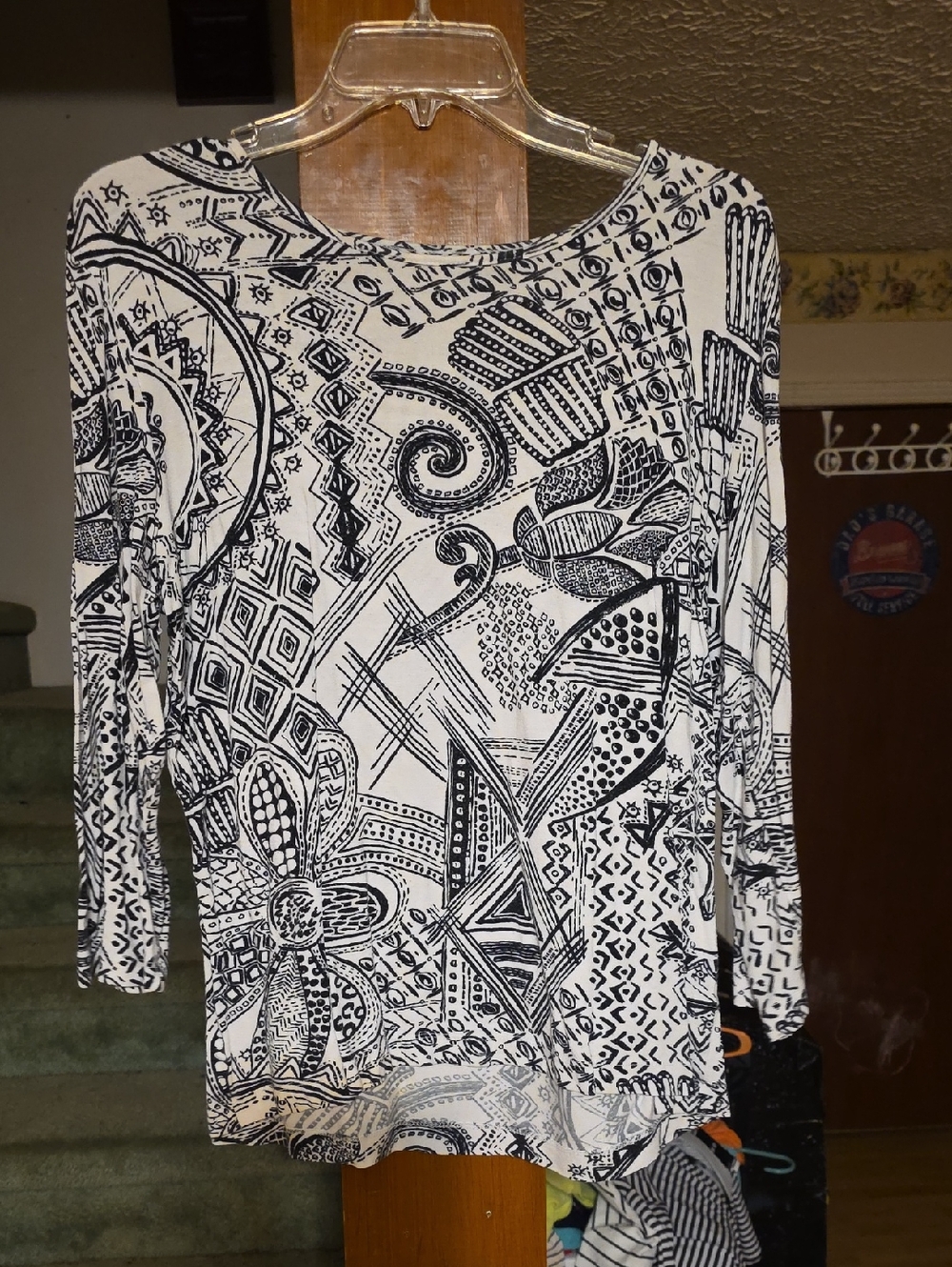 Chico's Black & White Abstract Printed Long Sleeve Top